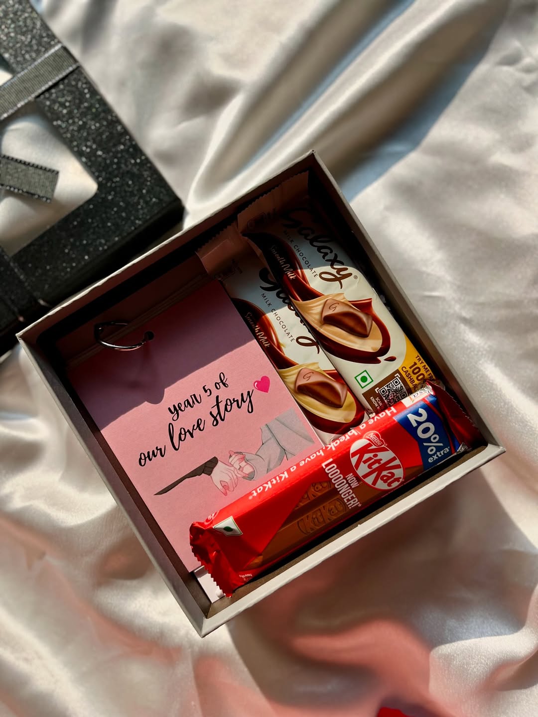 Love & Treats Hamper – Custom Note, Chocolates & Calendar Card