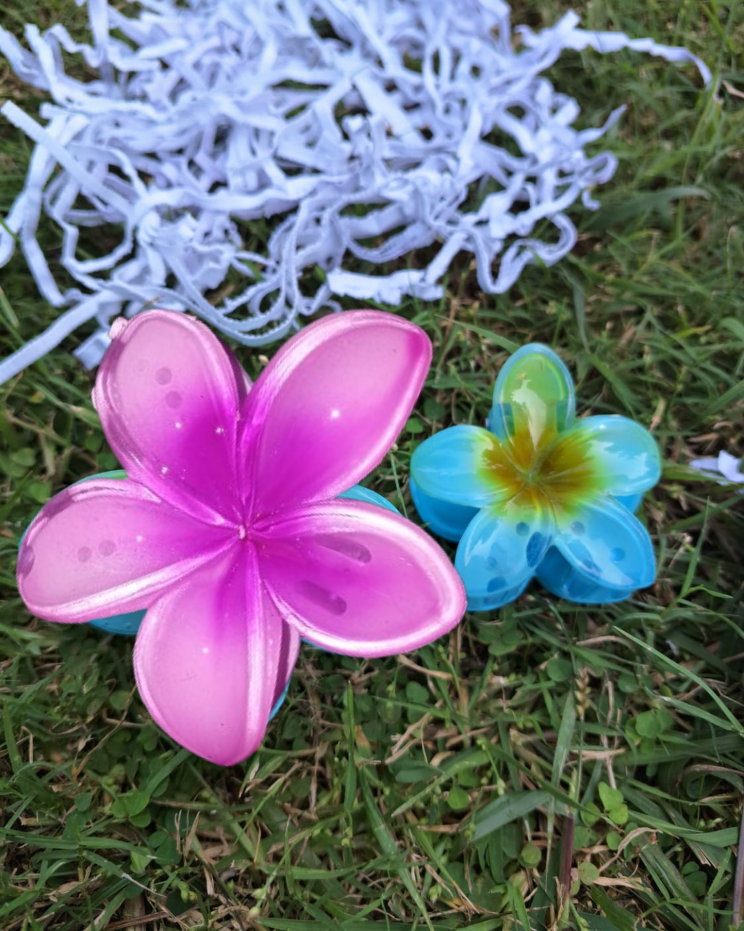 Heartfelt Moments Gift Hamper – Necklace, Claw Clips, Scrunchies, Bracelet + Personalized Message