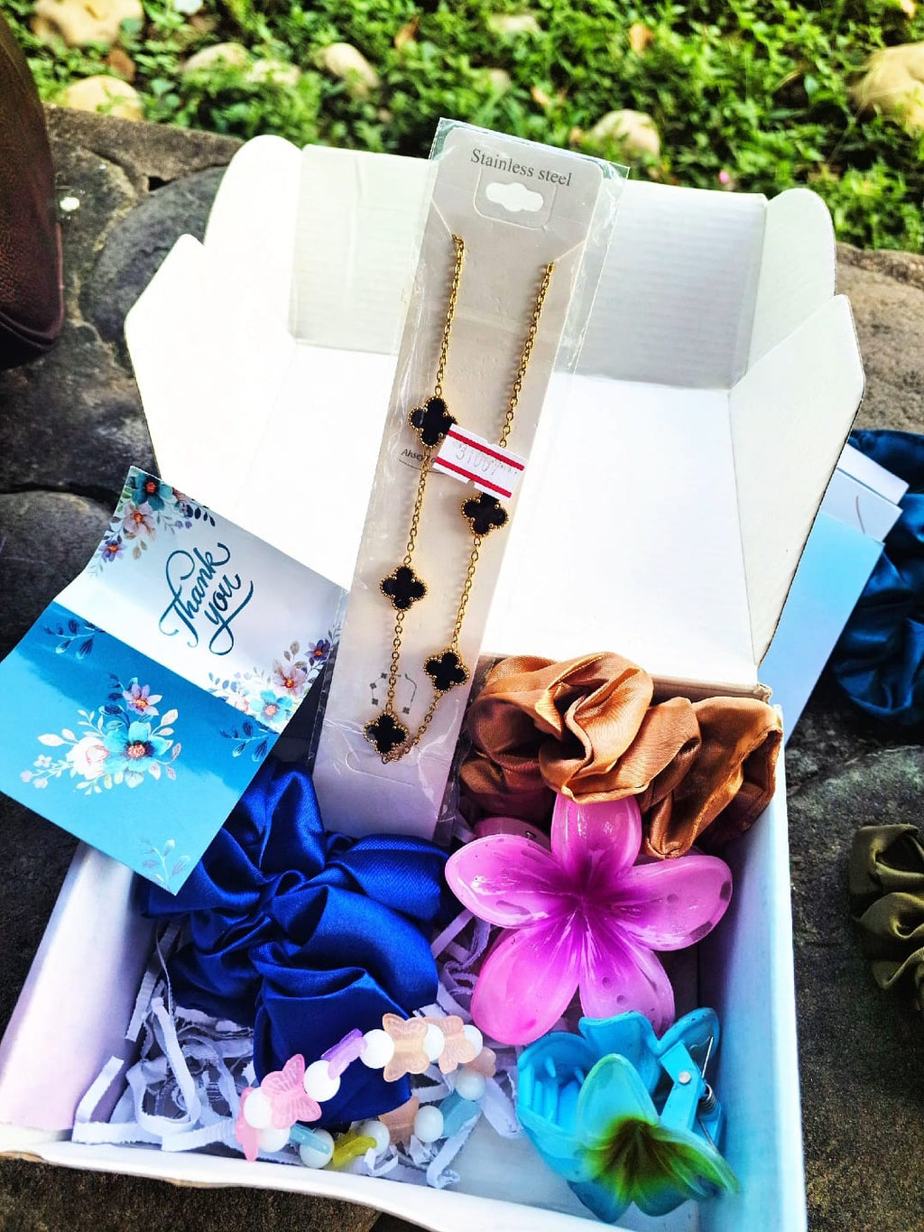 Heartfelt Moments Gift Hamper – Necklace, Claw Clips, Scrunchies, Bracelet + Personalized Message
