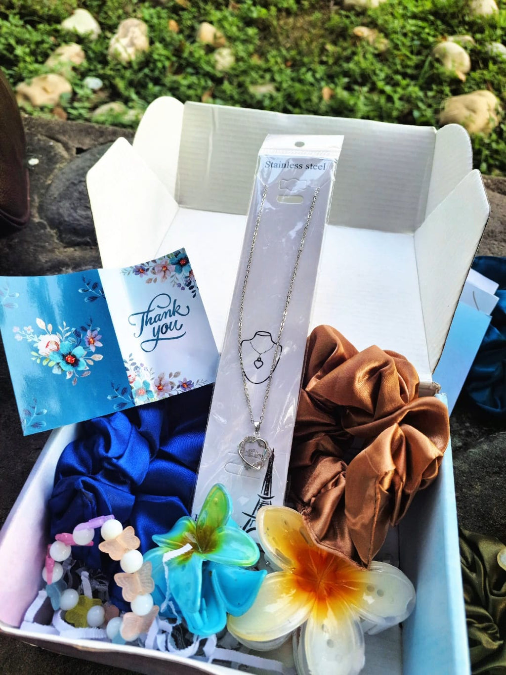 Heartfelt Moments Gift Hamper – Necklace, Claw Clips, Scrunchies, Bracelet + Personalized Message