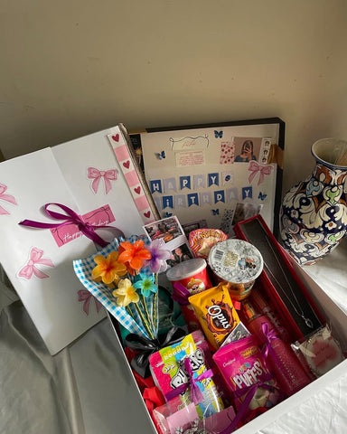 Foody Gift Hamper With Personalize Message Note For Your Love One